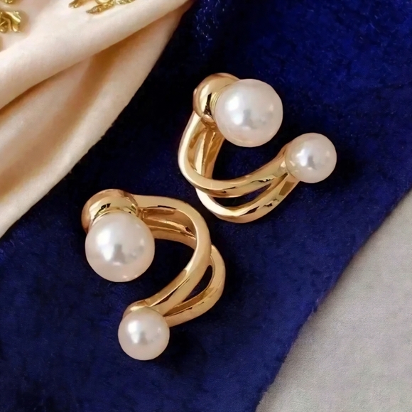🆕️ 2-in-1 Dainty Gold Faux Pearl Earrings | Versatile Stud & Hugger Style 🌟 - Picture 6 of 12